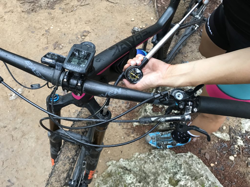 how to put air in mtb forks